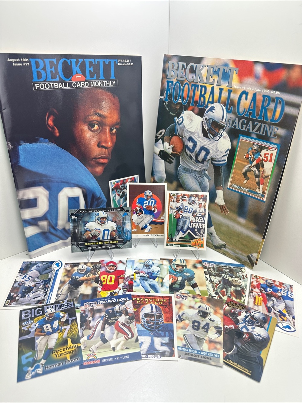 Barry Sanders Beckett Magazines plus vintage Lions 15 card lot w/ teammates